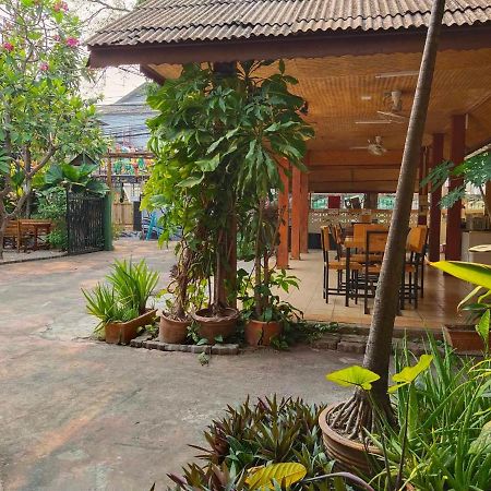 The Shire Guesthouse Чиангмай Экстерьер фото