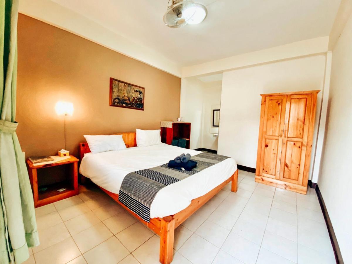 The Shire Guesthouse Чиангмай Экстерьер фото