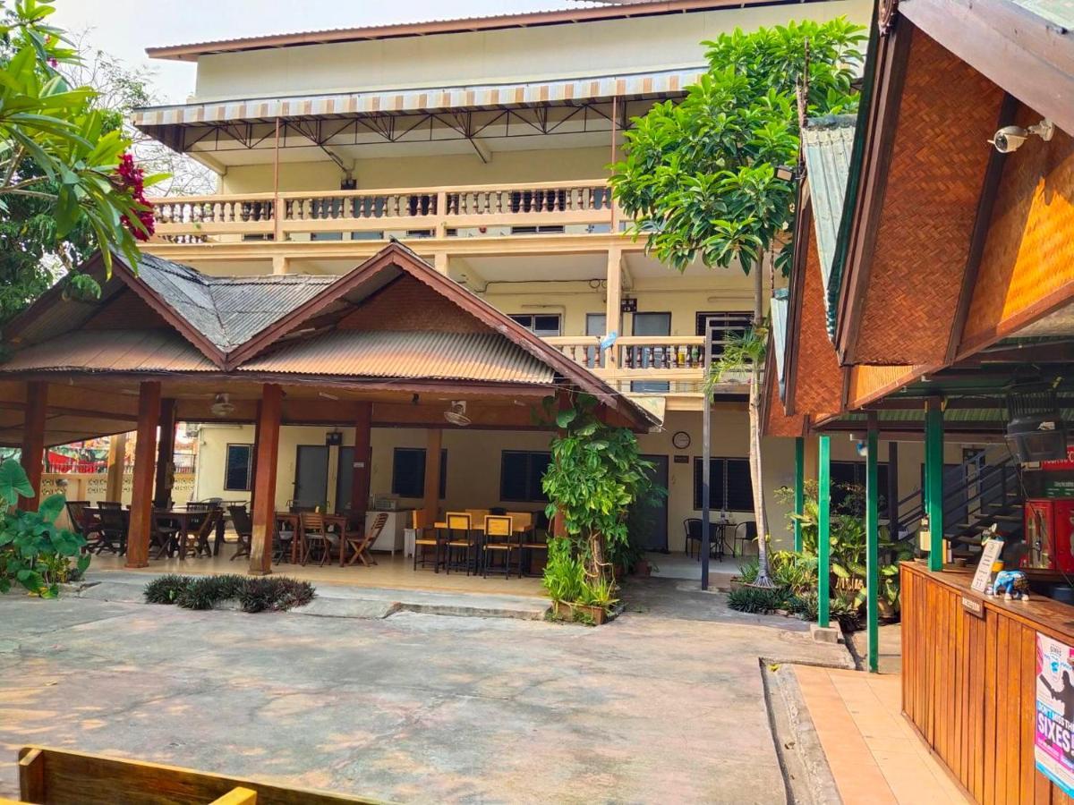 The Shire Guesthouse Чиангмай Экстерьер фото