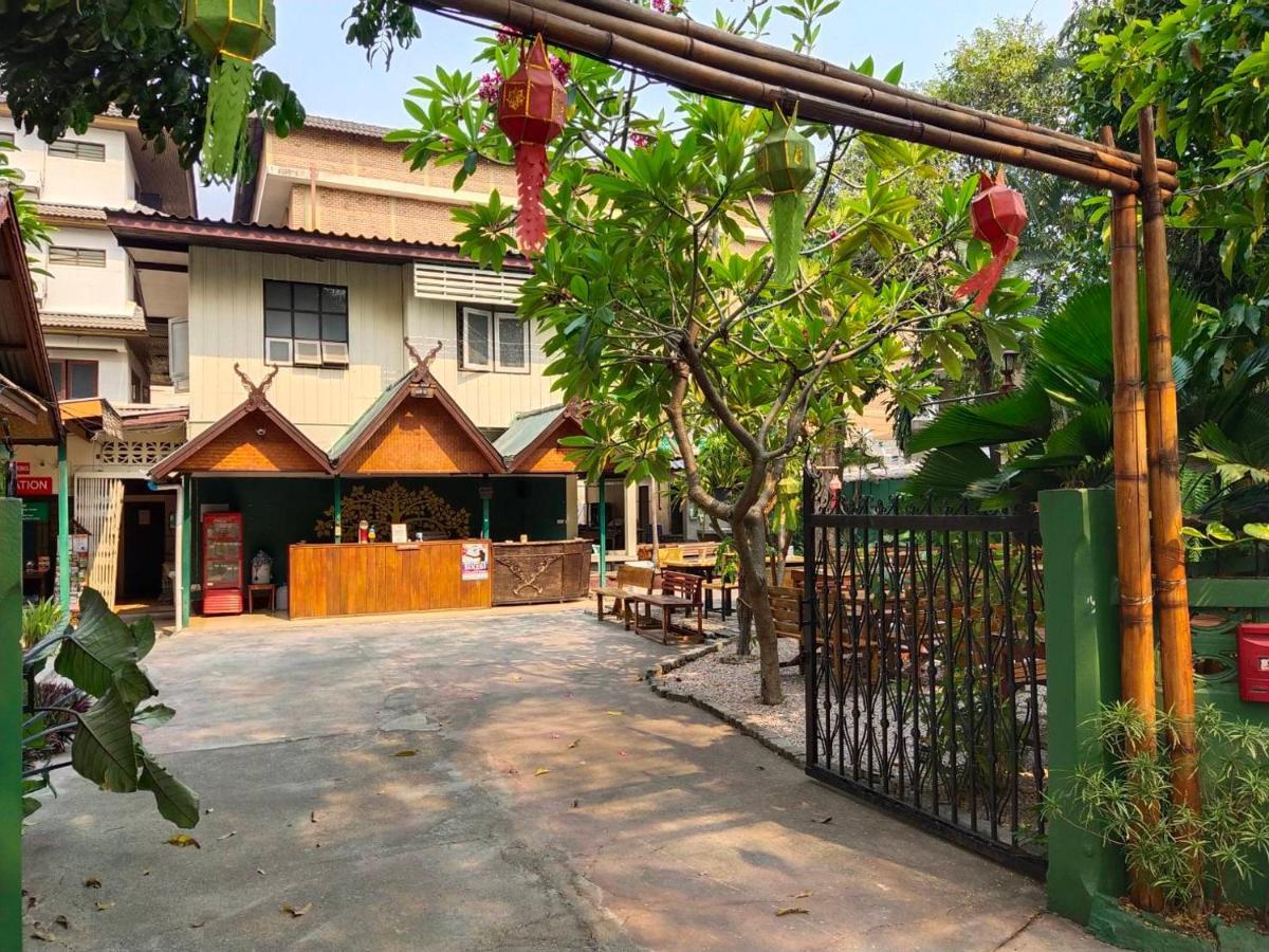 The Shire Guesthouse Чиангмай Экстерьер фото