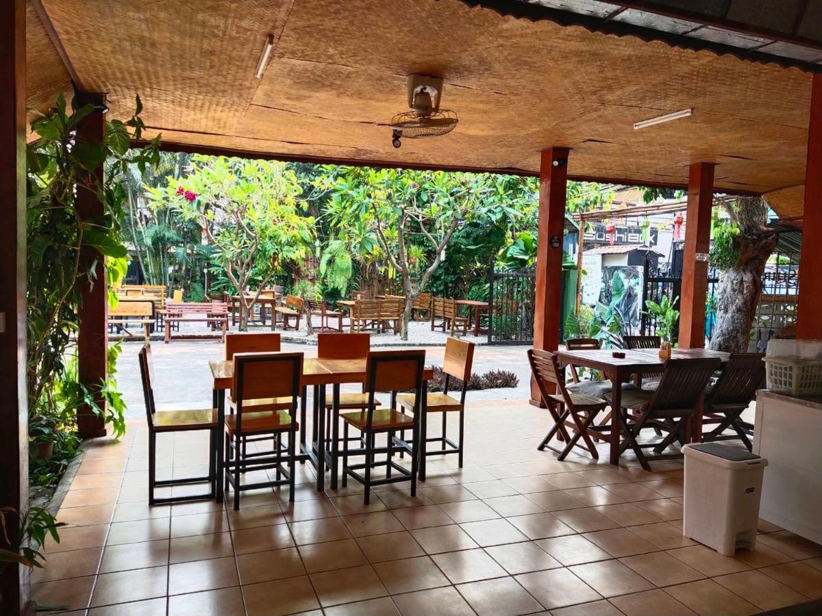 The Shire Guesthouse Чиангмай Экстерьер фото