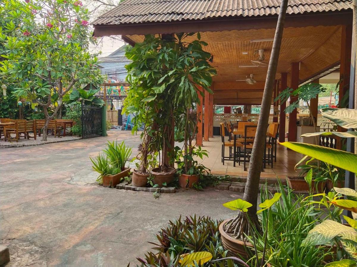 The Shire Guesthouse Чиангмай Экстерьер фото