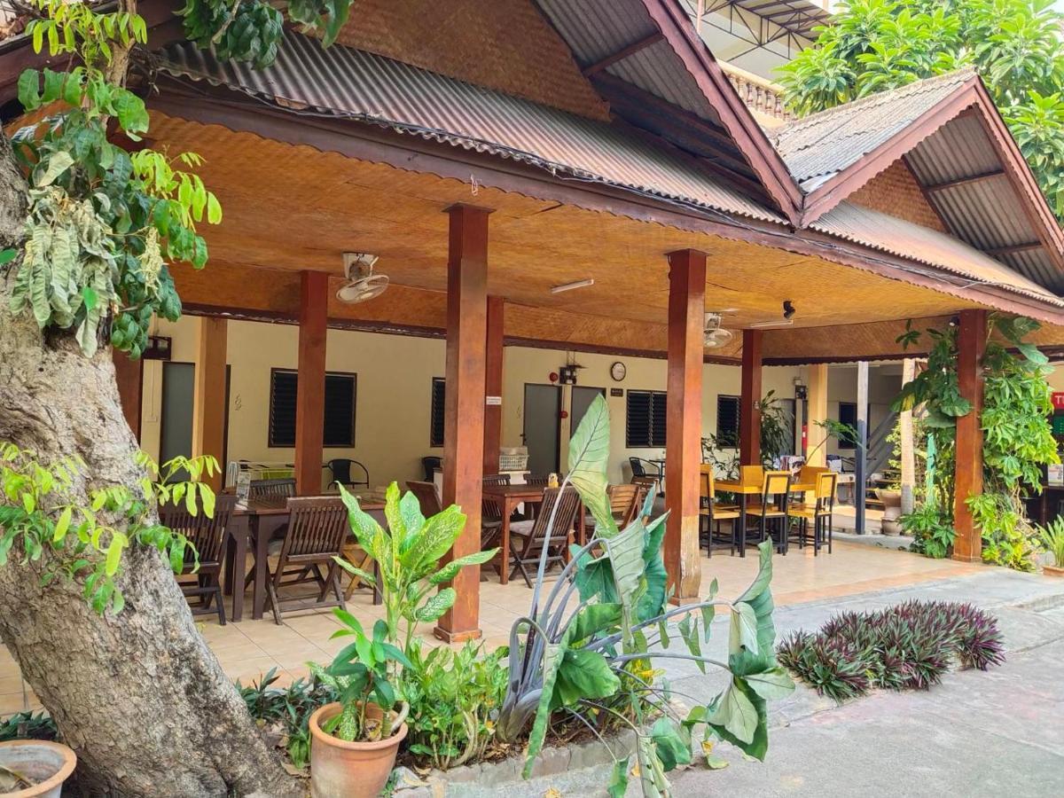 The Shire Guesthouse Чиангмай Экстерьер фото