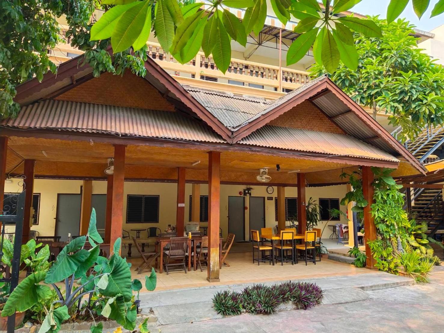 The Shire Guesthouse Чиангмай Экстерьер фото